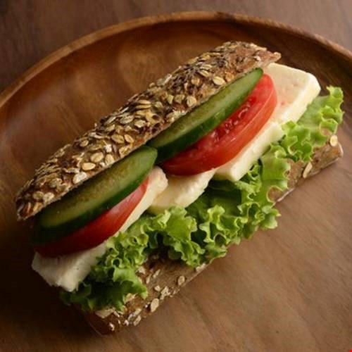 Kepekli Beyaz Peynirli Baget Sandviç